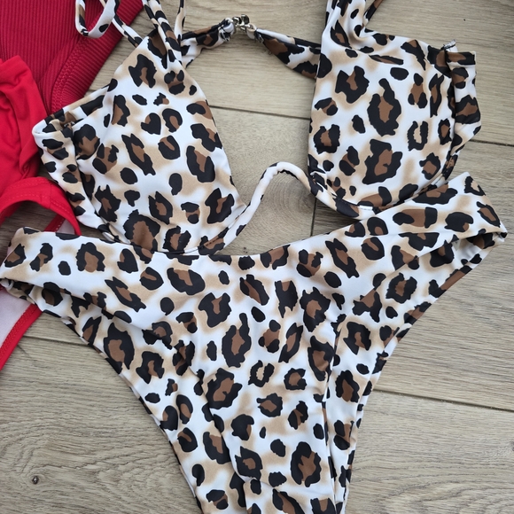 Vibrant Bikini Set Collection - Picture 4 of 5